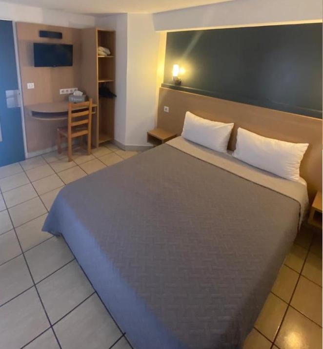 Confort Hotel Montgeron ภายนอก รูปภาพ