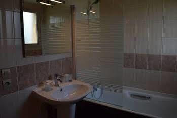 Confort Hotel Montgeron ภายนอก รูปภาพ